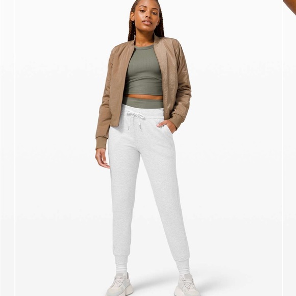 Lululemon 28 inch high rise scuba jogger Heather grey, size 4 - Picture 2 of 7